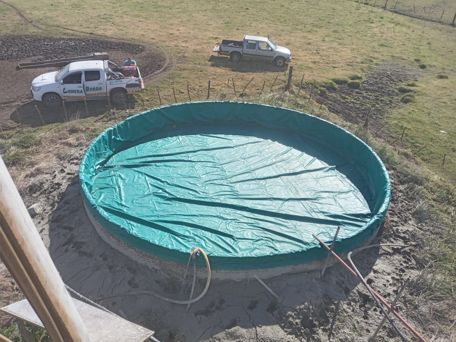 Funda verde para tanque australiano recién instalada por Lonera Borda